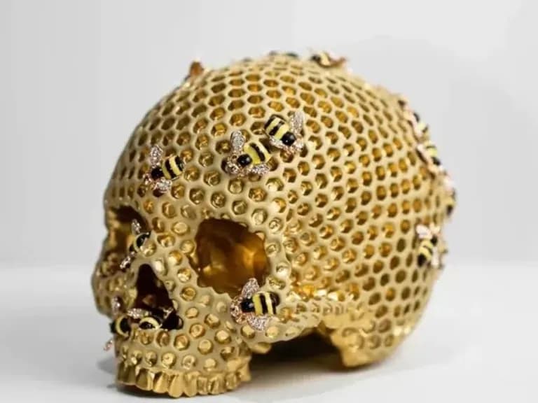 СТАТУЭТКА BEEHIVE SKULL 16CM